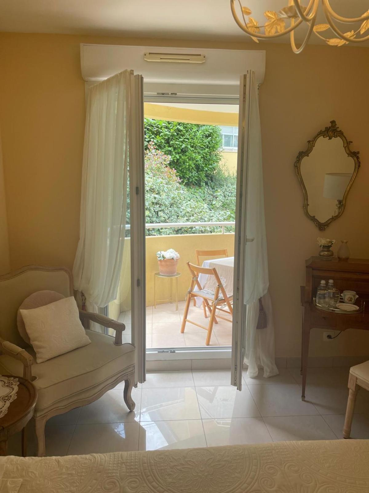 Grace & Breakfast Bed & Breakfast Beausoleil Exterior photo